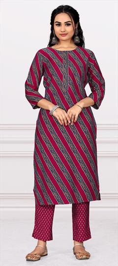 Casual Purple and Violet color Tunic with Bottom in Cotton fabric with Straight Printed work : 1861695