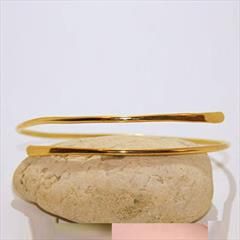 Gold color Armlet in Metal Alloy studded with Artificial & Gold Rodium Polish : 1868208