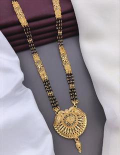 Gold color Mangalsutra in Metal Alloy studded with Artificial & Gold Rodium Polish : 1872948