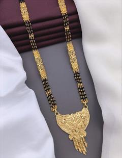 Gold color Mangalsutra in Metal Alloy studded with Artificial & Gold Rodium Polish : 1872950