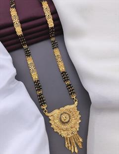 Gold color Mangalsutra in Metal Alloy studded with Artificial & Gold Rodium Polish : 1872954