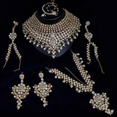 White and Off White color Bridal Jewelry in Metal Alloy studded with Beads, CZ Diamond & Gold Rodium Polish : 1883411