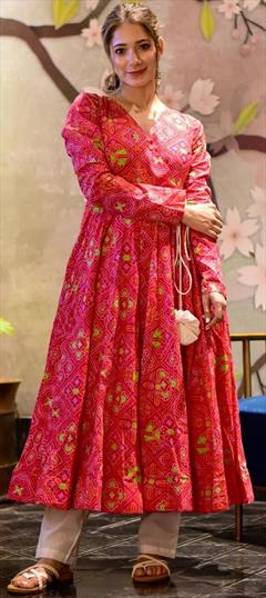 Party Wear Pink and Majenta color Salwar Kameez in Muslin fabric with Anarkali Digital Print work : 1892354
