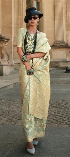 Party Wear, Traditional Green color Saree in Handloom fabric with Bengali Weaving, Zari work : 1908947