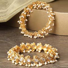 Gold color Bangles in Metal Alloy studded with Kundan, Pearl & Gold Rodium Polish : 1914238