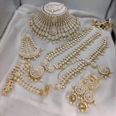 White and Off White color Bridal Jewelry in Metal Alloy studded with CZ Diamond, Pearl & Gold Rodium Polish : 1916066