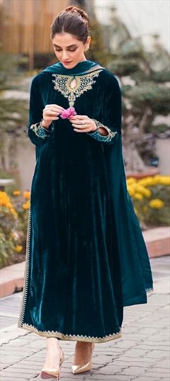 Festive, Party Wear, Reception Blue color Salwar Kameez in Velvet fabric with Pakistani, Straight Embroidered, Thread, Zari work : 1922577