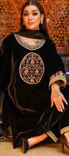 Festive, Reception Black and Grey color Salwar Kameez in Velvet fabric with Pakistani, Straight Embroidered, Thread work : 1928241