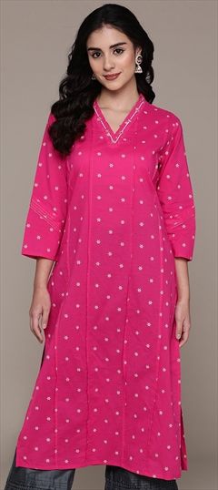 Summer Pink and Majenta color Kurti in Cotton fabric with Straight Bugle Beads, Printed work : 1932635