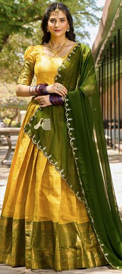 Reception, Traditional Yellow color Lehenga in Kanjeevaram Silk fabric with Flared Weaving, Zari work : 1944054
