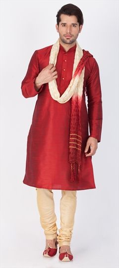 Red and Maroon color Kurta Pyjamas in Silk cotton fabric with Thread work : 509288
