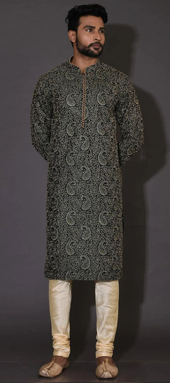 1907097