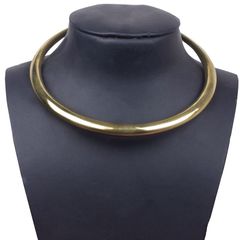 Gold Rodium Polish Gold color Necklace in Metal Alloy studded with Artificial