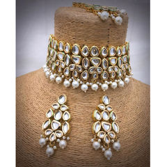 White and Off White color Necklace in Metal Alloy studded with CZ Diamond, Kundan & Gold Rodium Polish : 1587972