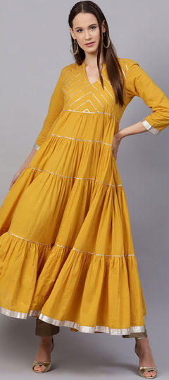 Casual Yellow color Kurti in Cotton fabric with Anarkali, Long Sleeve Lace work : 1599034