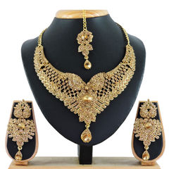 Gold Rodium Polish Gold color Necklace in Metal Alloy studded with CZ Diamond