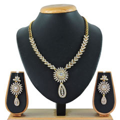 White and Off White color Necklace in Metal Alloy studded with CZ Diamond & Gold Rodium Polish : 1621971