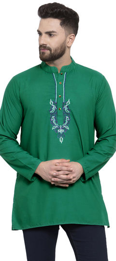 Green color Kurta in Blended Cotton fabric with Embroidered, Thread work