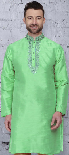 Green color Kurta in Dupion Silk fabric with Embroidered, Thread work