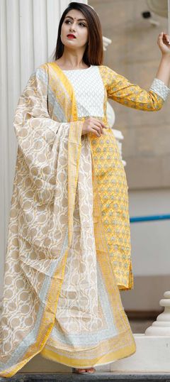 Yellow color Salwar Kameez in Cotton fabric with Floral, Gota Patti, Printed work