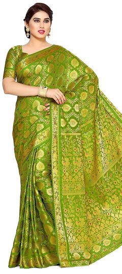 Green color Saree in Kanchipuram Silk, Silk fabric with Zari work