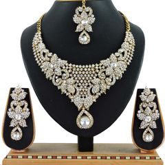 White and Off White color Necklace in Copper, Metal Alloy studded with CZ Diamond & Gold Rodium Polish : 1690165