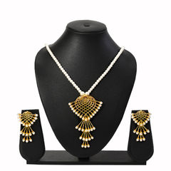 Gold color Pendant in Metal Alloy studded with Pearl & Gold Rodium Polish : 1728122