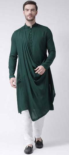 Green color Kurta Pyjamas in Blended Cotton fabric with Thread work