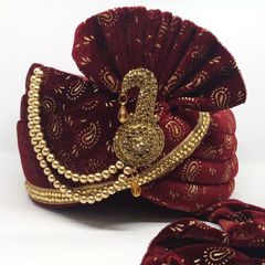 Red and Maroon color Turban in Velvet fabric with Printed work