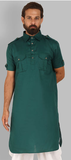 Green color Kurta in Cotton fabric with Thread work
