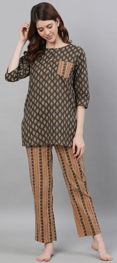 Green color Tunic with Bottom in Cotton fabric with Printed work