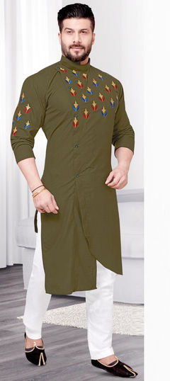 Green color Kurta Pyjamas in Cotton fabric with Thread work