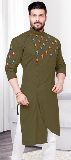 Green color Kurta in Cotton fabric with Thread work