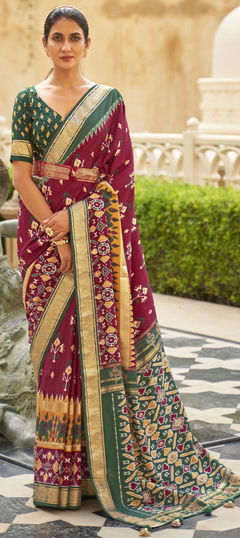 Casual, Traditional Pink and Majenta color Saree in Patola Silk, Silk fabric with South Printed, Stone work : 1756381