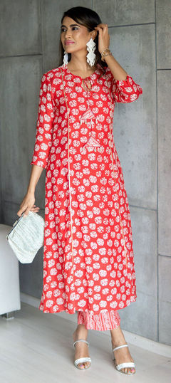 Red and Maroon color Tunic with Bottom in Muslin fabric with Digital Print work