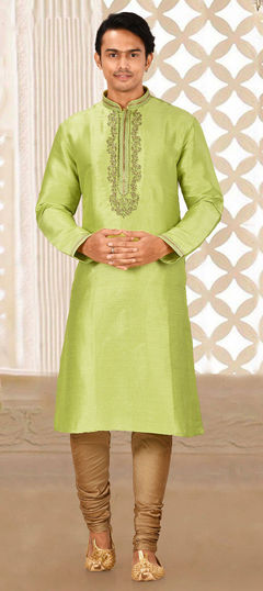 Green color Kurta Pyjamas in Art Silk fabric with Thread, Zardozi work