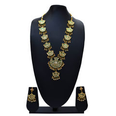 Green color Pendant in Metal Alloy studded with Kundan, Pearl & Gold Rodium Polish : 1762471