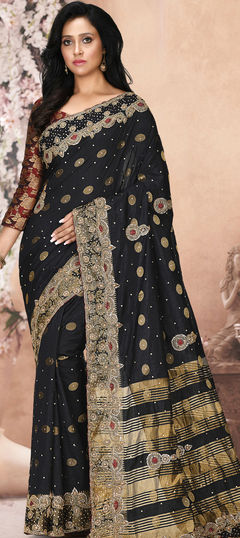 Black and Grey color Saree in Kanchipuram Silk, Silk fabric with Cut Dana, Stone, Weaving work