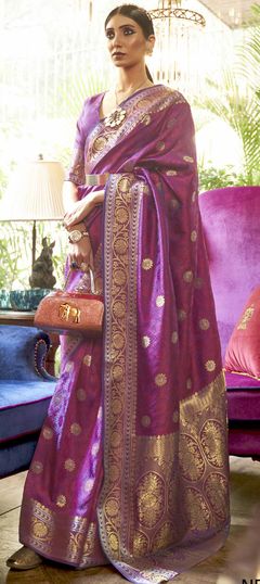Pink and Majenta color Saree in Kanchipuram Silk, Silk fabric with Weaving work