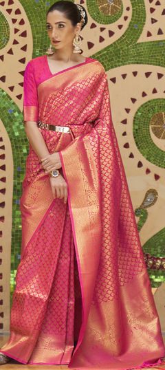 Pink and Majenta color Saree in Handloom fabric with Weaving work