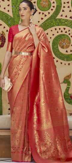 Red and Maroon color Saree in Handloom fabric with Weaving work