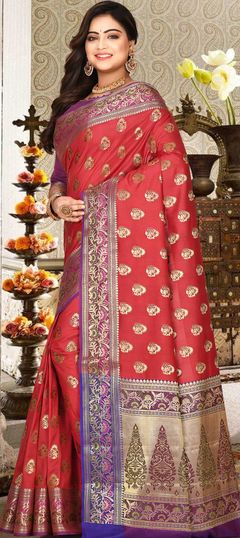 Red and Maroon color Saree in Kanchipuram Silk, Silk fabric with Weaving work