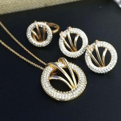 Gold color Pendant in Metal Alloy studded with Artificial & Gold Rodium Polish : 1773473