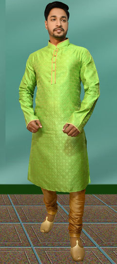 Green color Kurta Pyjamas in Cotton fabric with Thread work