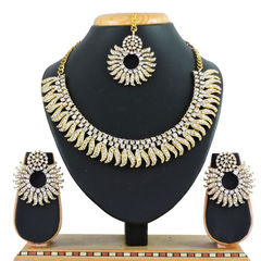 White and Off White color Necklace in Metal Alloy studded with CZ Diamond & Gold Rodium Polish : 1779324