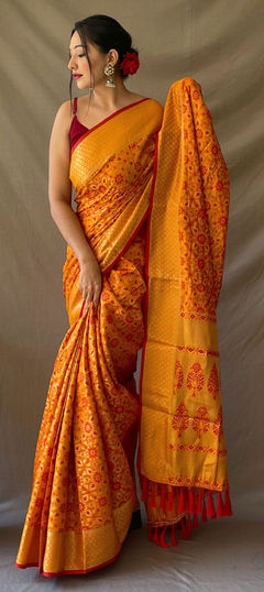 Yellow color Saree in Patola Silk, Silk fabric with Printed, Weaving work