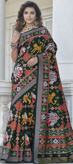 Traditional Black and Grey color Saree in Patola Silk, Silk fabric with South Weaving work : 1792126