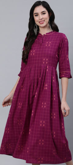 Casual Purple and Violet color Kurti in Cotton fabric with A Line, Elbow Sleeve Printed work : 1798719