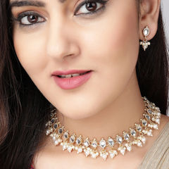 White and Off White color Necklace in Metal Alloy studded with Kundan, Pearl & Gold Rodium Polish : 1799658