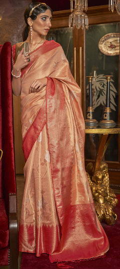 Pink and Majenta color Saree in Jacquard fabric with Weaving work